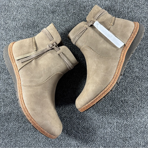 NEW b.o.c Women's Addi Round Toe Bootie Taupe - Picture 2 of 11